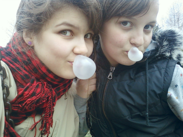 Balony < : .