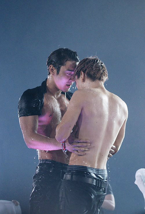 O_O HOT !!!! TO HOT!!!! OMG!!!!!