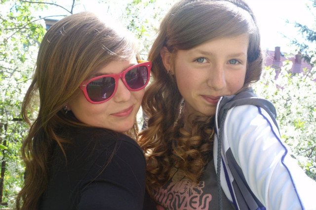 Z Andzi . < 3