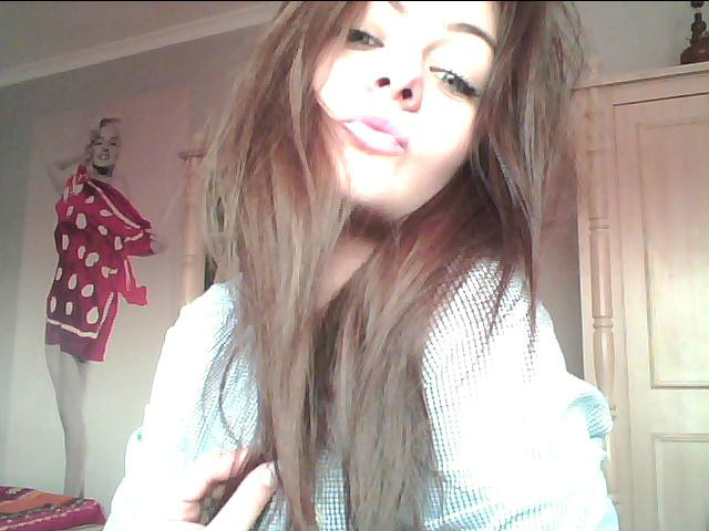 brunette me.