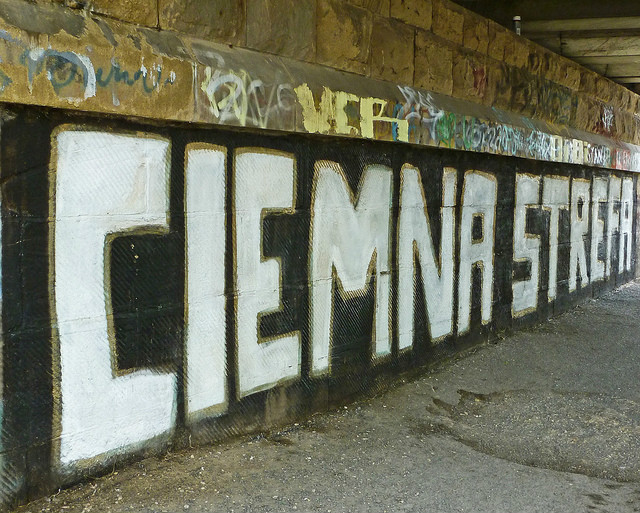 Ciemna strefa ; ] 