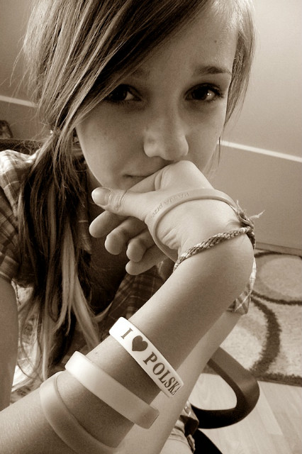 blond;>