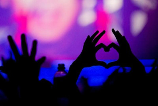 Niimm . < 333