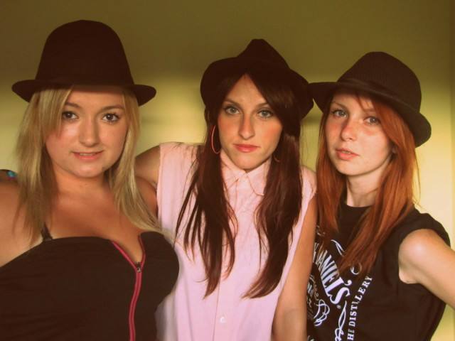 blond, brunetka i ruda