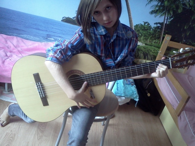 Gitarka. * . *