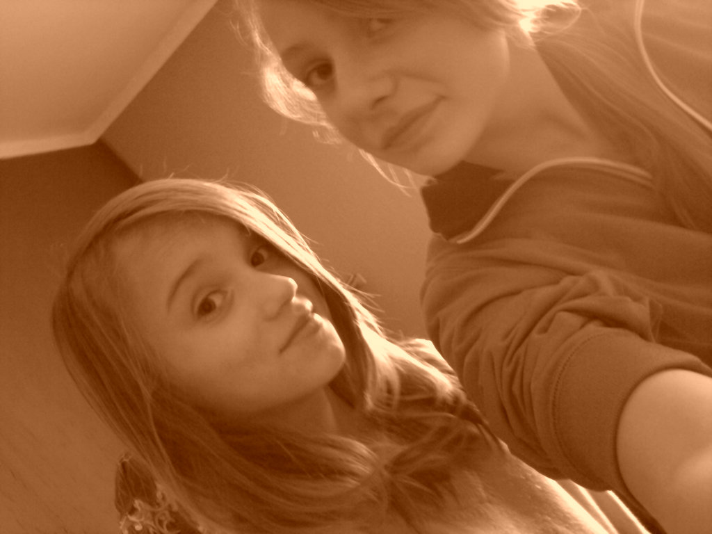 Z Ewci . < 3