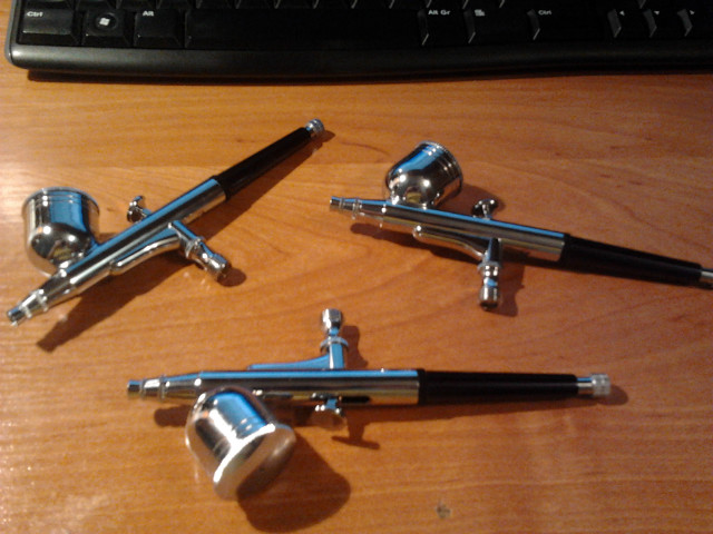 Trio airbrushes nowen zakupiem.