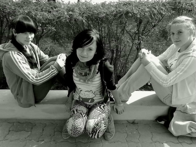 ` z  nimi .;d