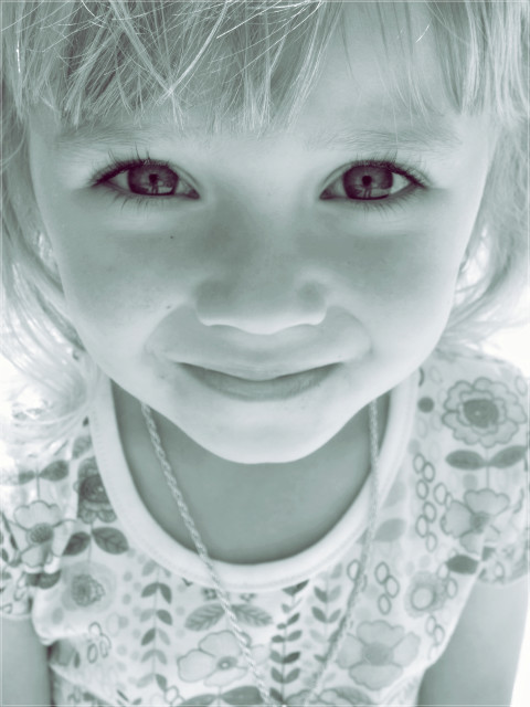 Anna. ; >
