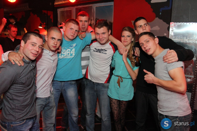 Grawitacyjnie  :) 