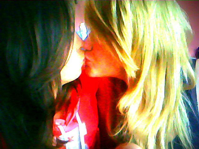 Z Ani . < 33
