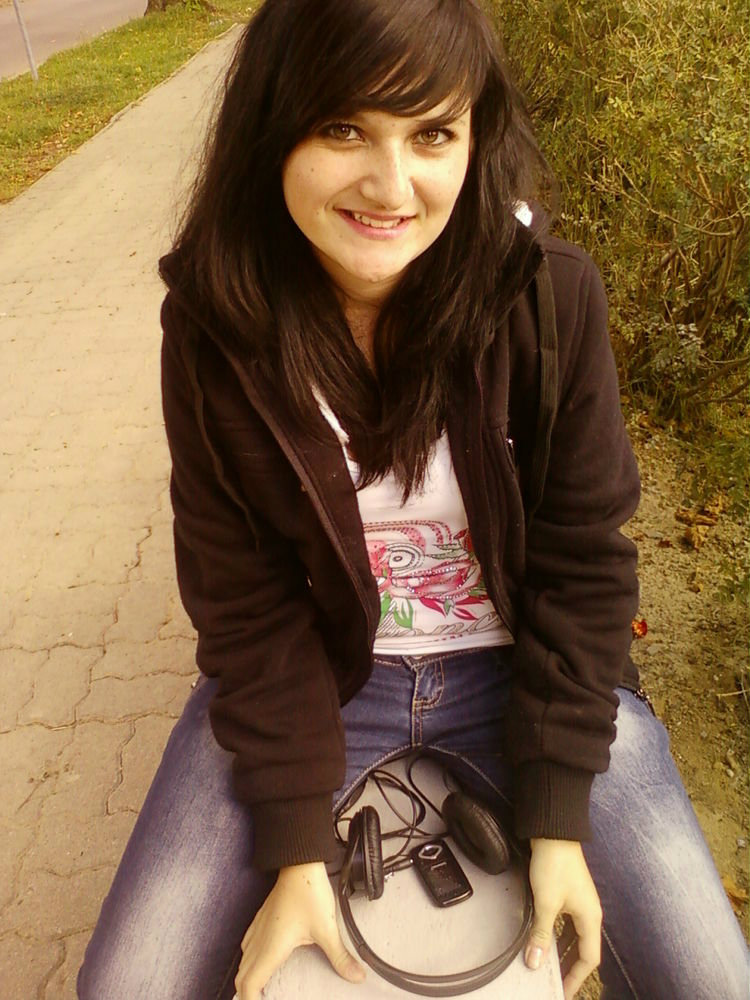 Iza . < 333
