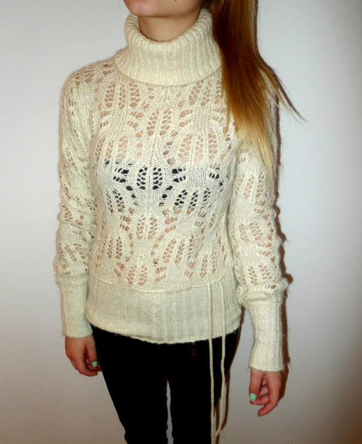 WHITE JUMPER