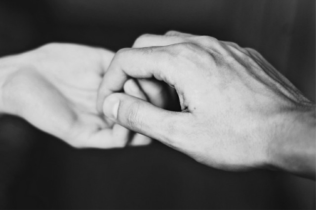 Hold my hand . 
