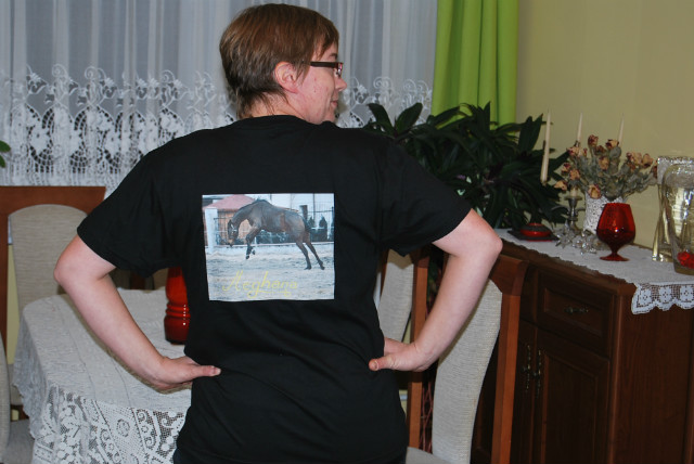 widok z tyu na prezent