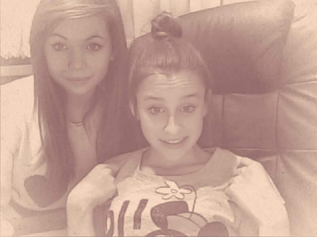 Kinia ;**
