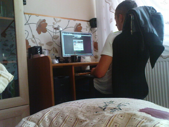 z ukrycia;D