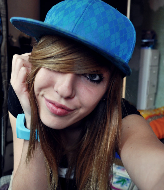 HE E EJ ! 