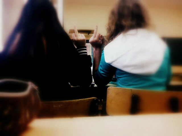 wiat umiera na brak mioci.