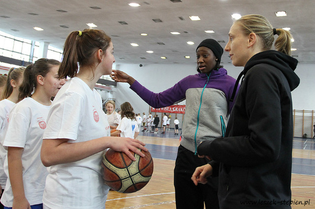 TINA CHARLES /ANKE DEMONT