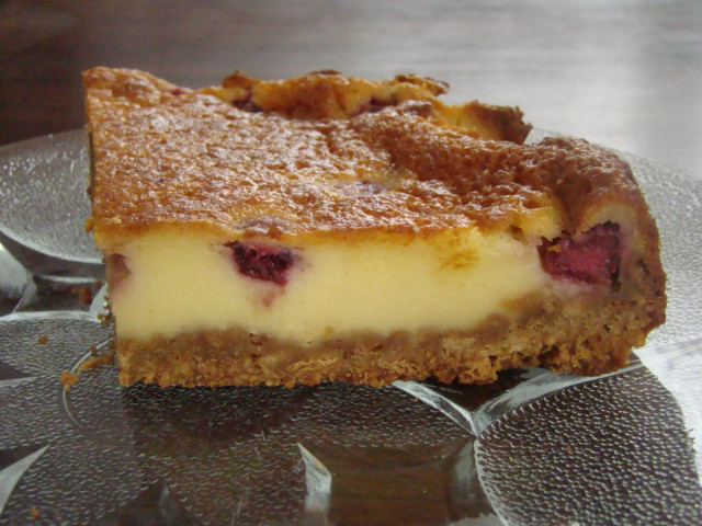 Sernik z mascarpone z malinami
