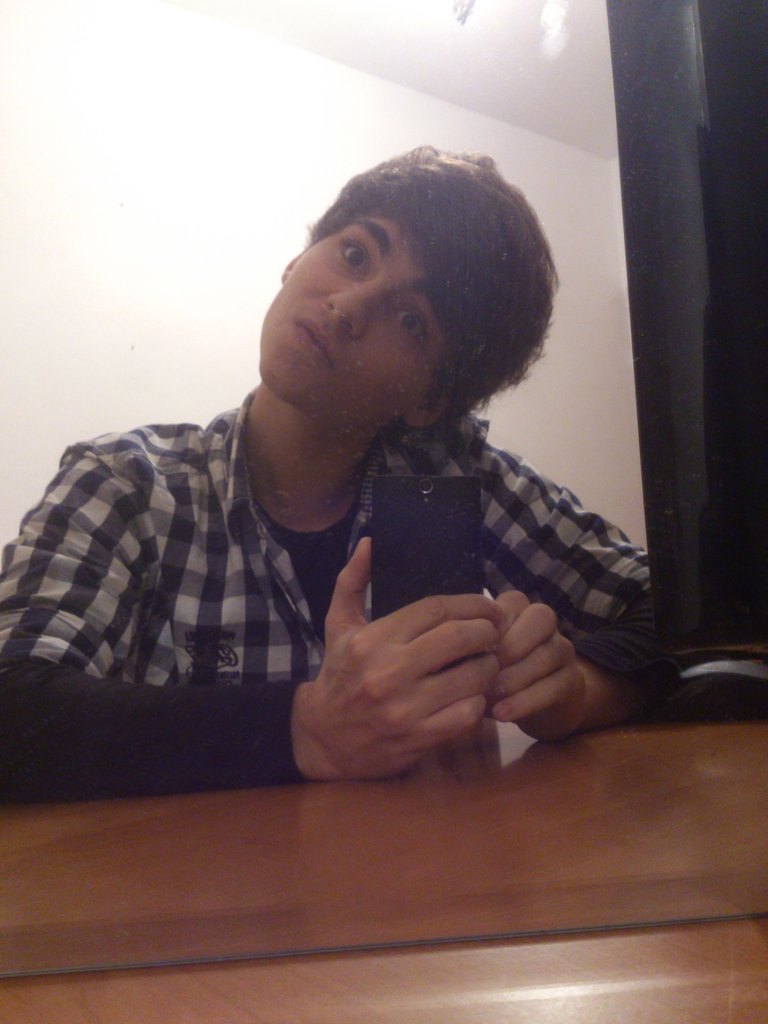 Moja morda >.