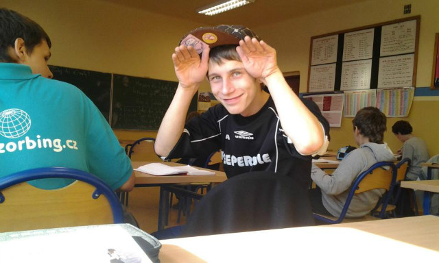 Debil ; D 