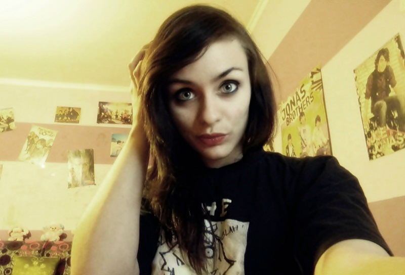 red lips.