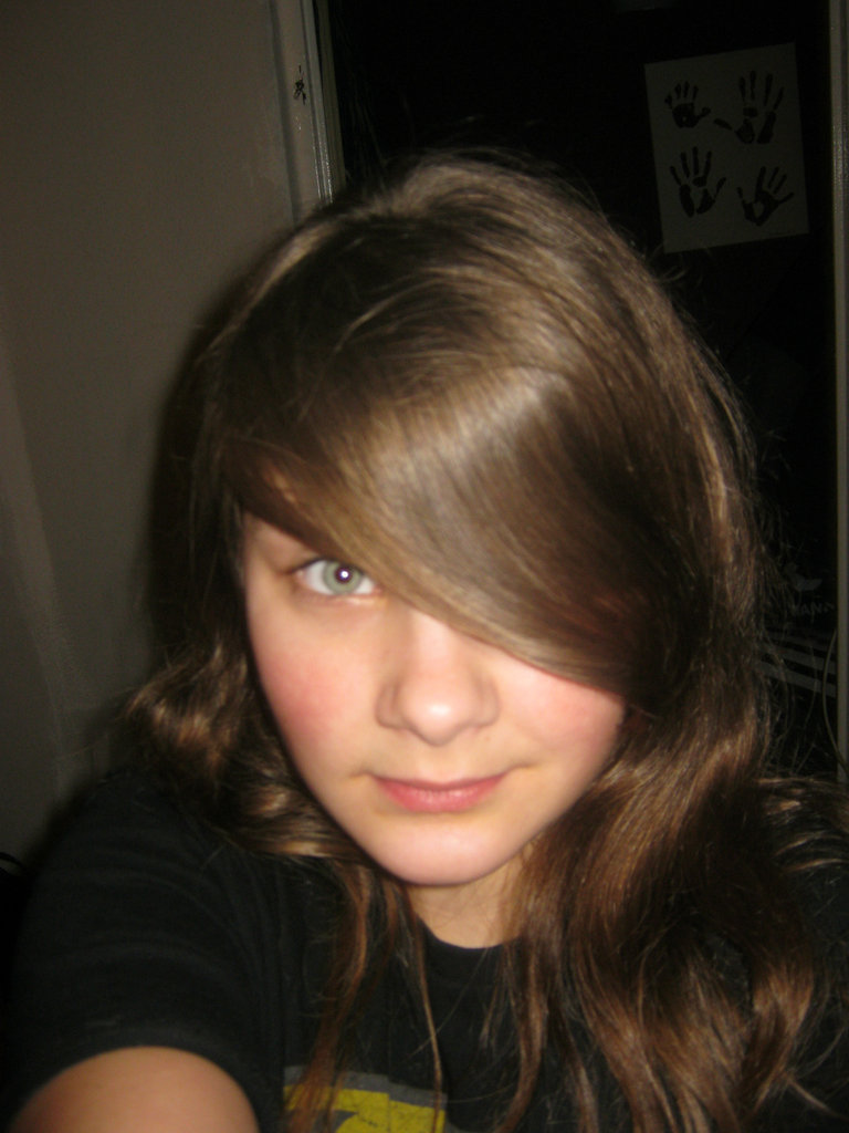 obcielam se grzywke loll.^^  ;**