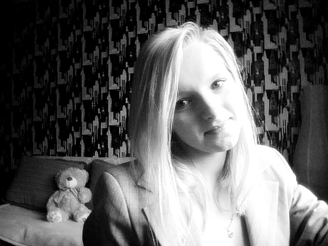 Kochaj mnie:*