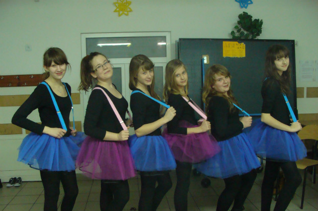 Grupowe < 33 