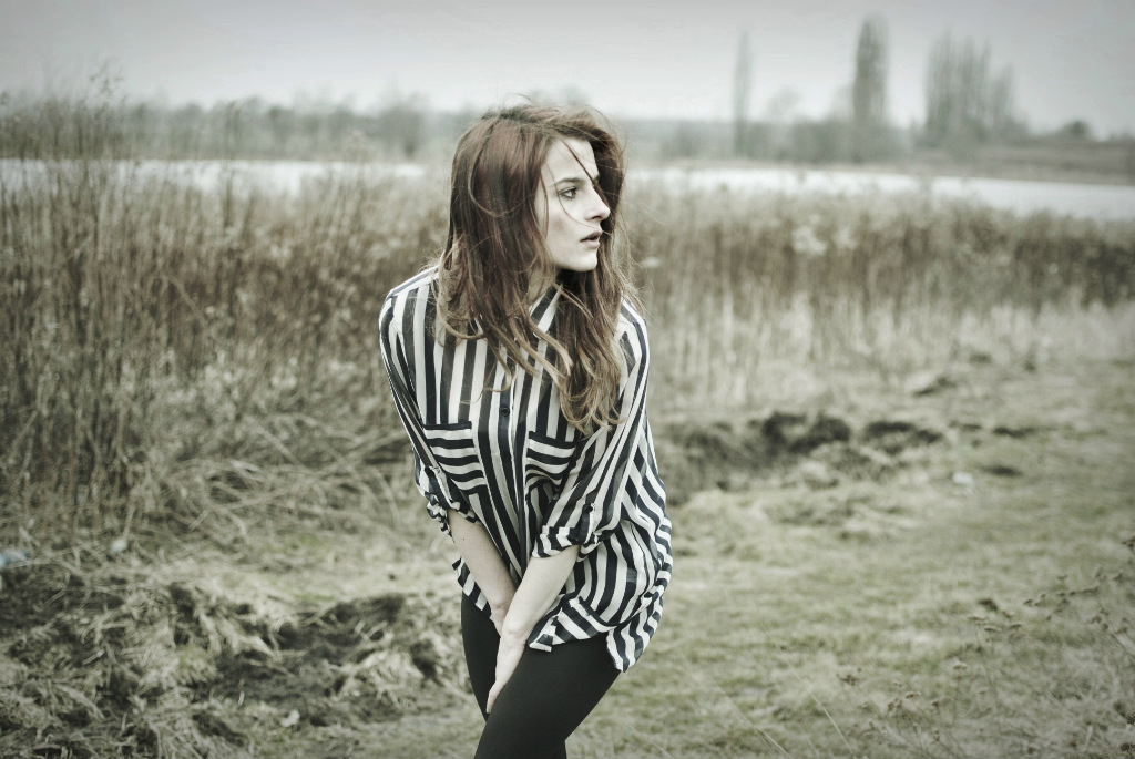 Ragazza sottile II