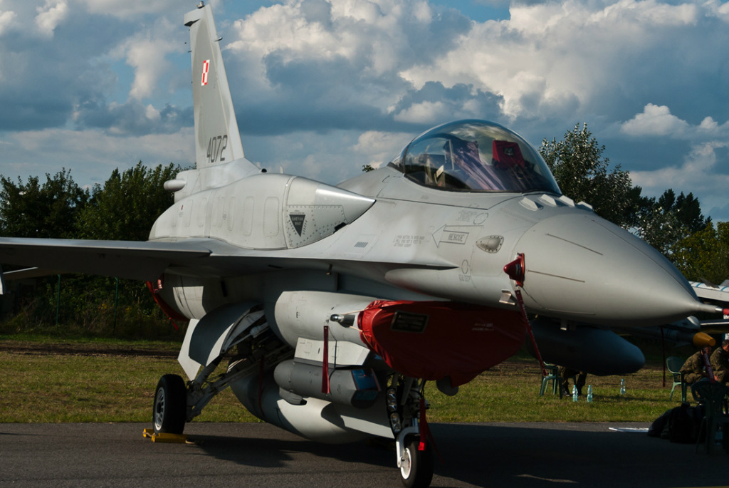 F-16