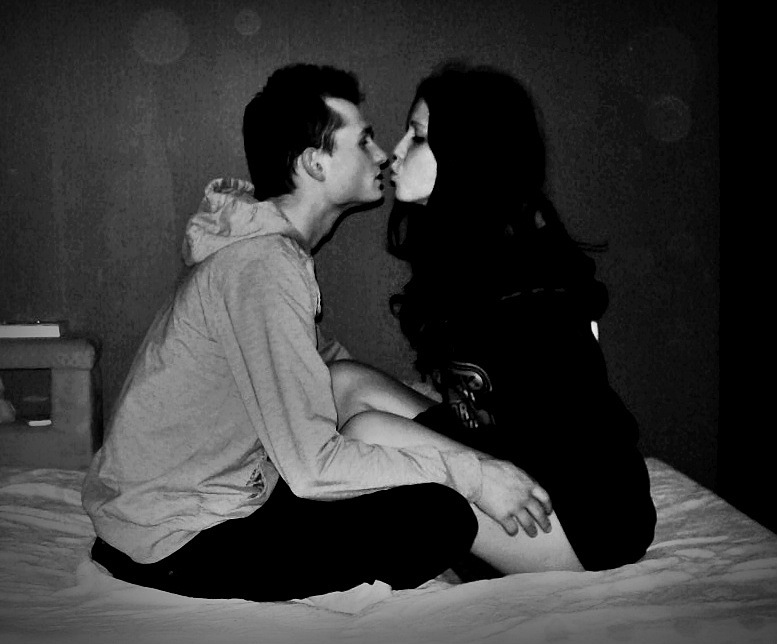 kiss me, kiss me