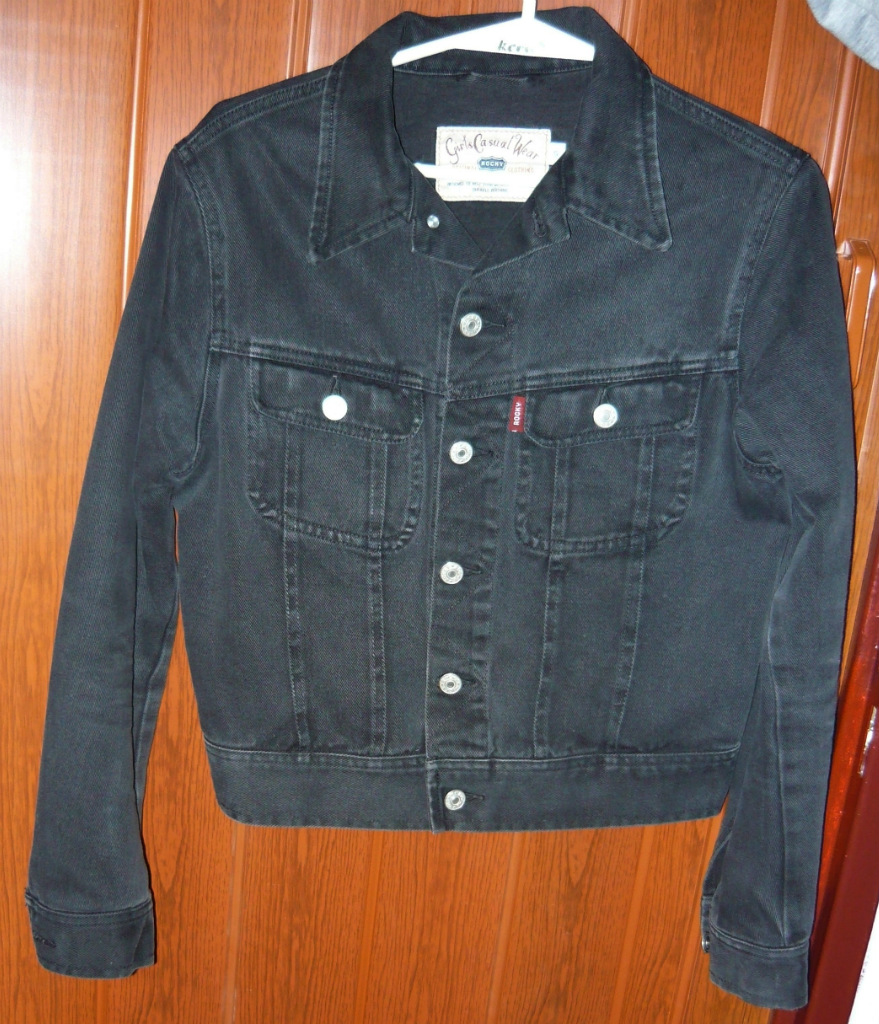czarna bluza;]