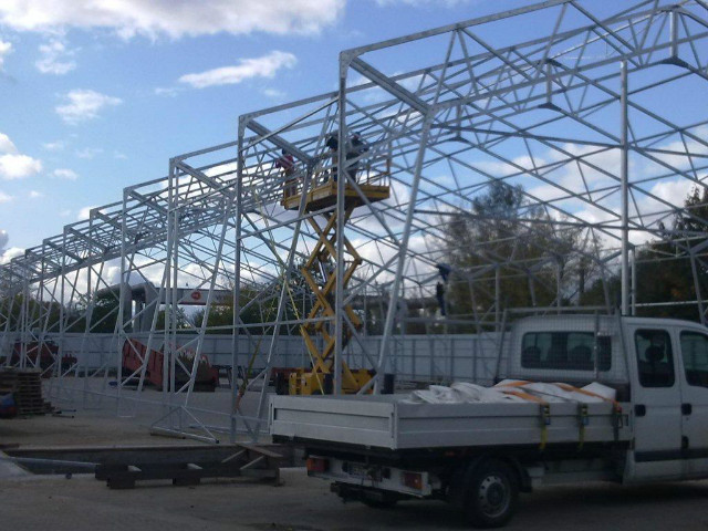 Proces budowy hali namiotwej