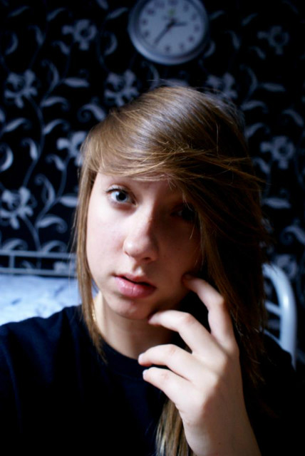 100 latek ; * 