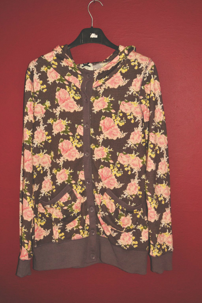Dugi sweter w kwiatki