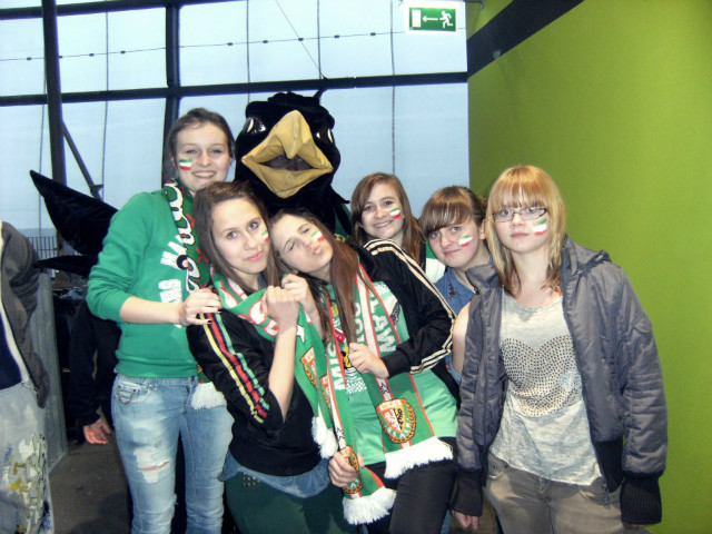 Meeecz !!!! :D WKS lsk !!!! ;D