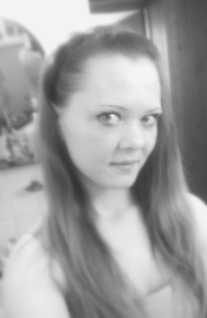 `145. Id do przodu.