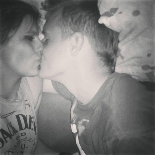 kiss me bejbeeee