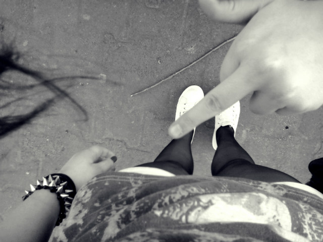 middle finger up.