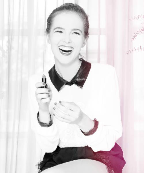 Zoey Deutch.