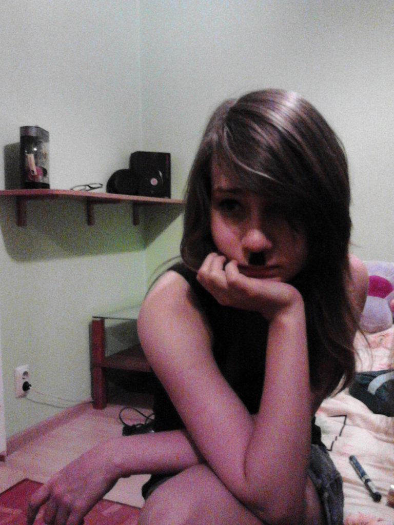 Wika Hitler >,