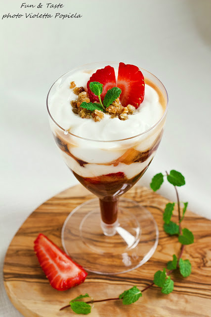 Owocowy deserek z karmelem.