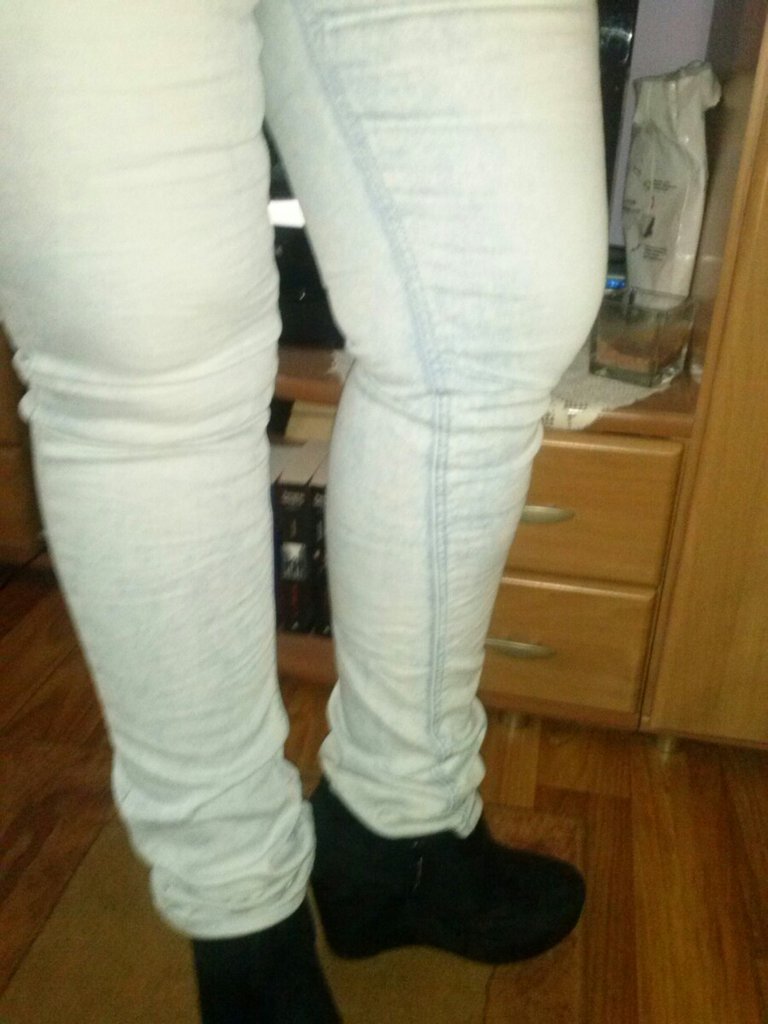 (11)