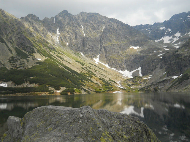 czarny staw