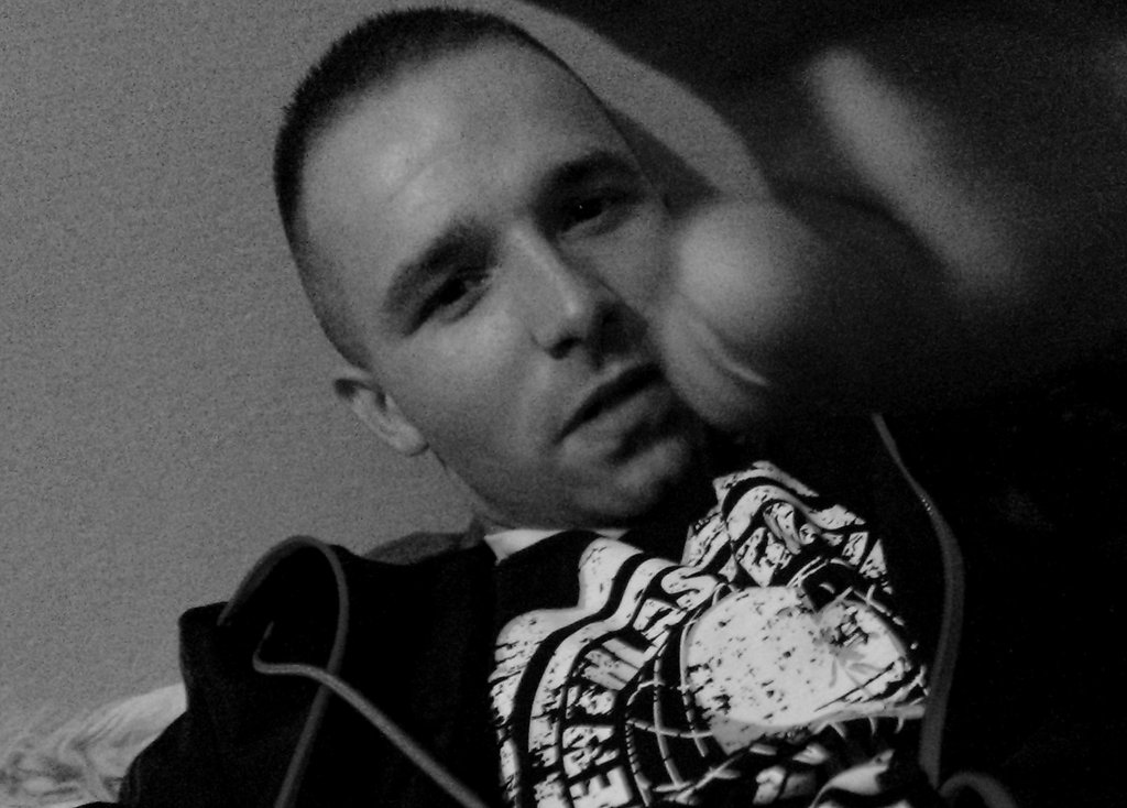 chuligan. ; * 
