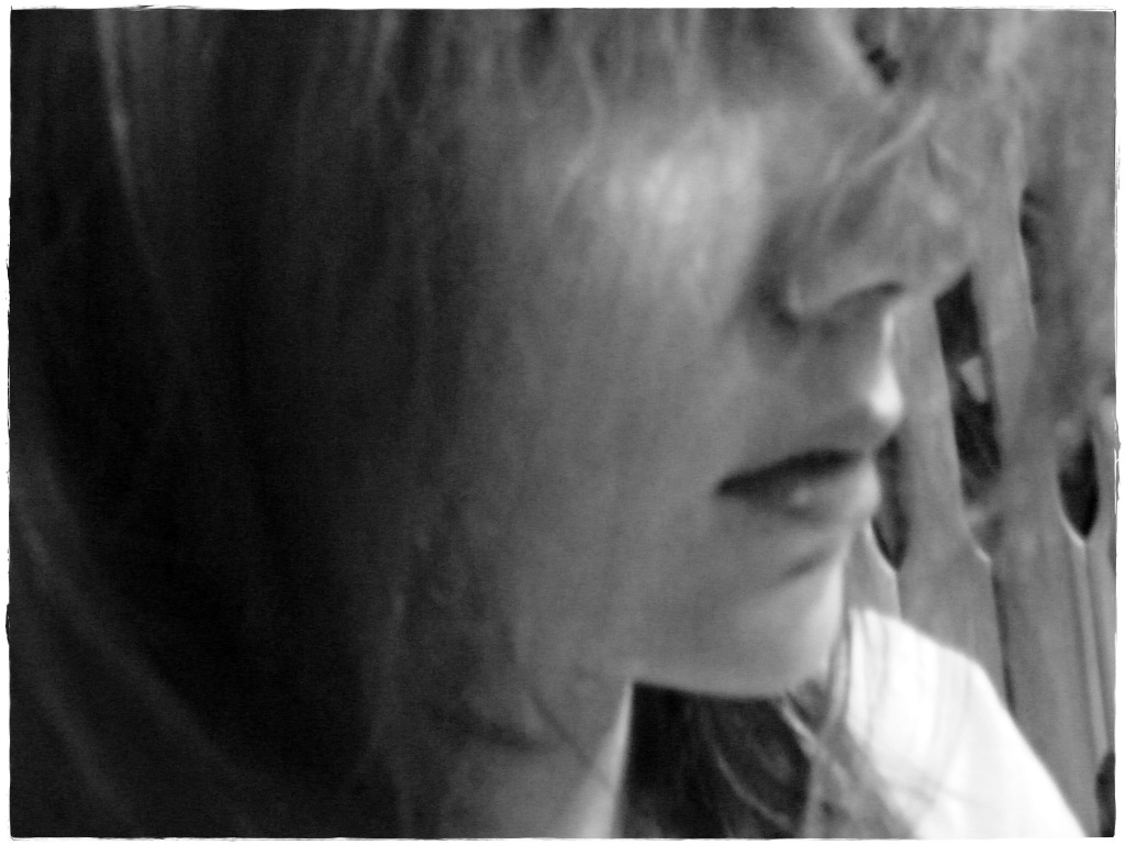 V!cky.Vamp!re.Is.A.Porcelan.Doll