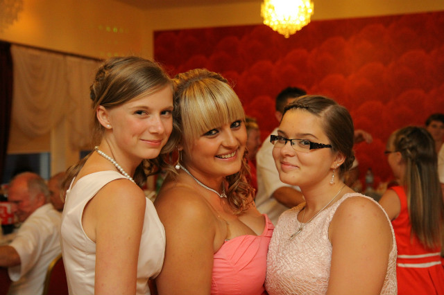 Z nimi;*